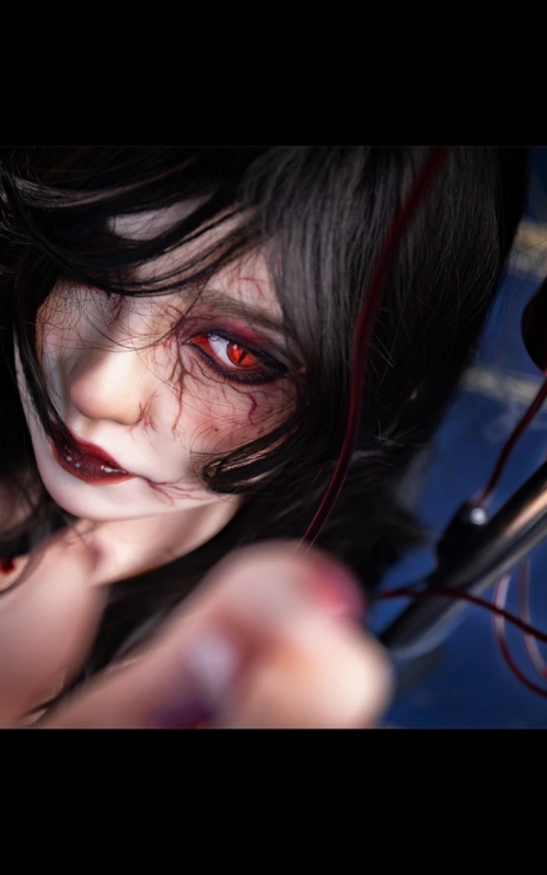 Vampirella, sedienta y CALIENTE • SiliconGirls