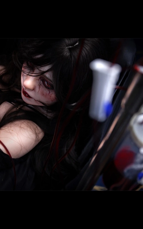 Vampirella, sedienta y CALIENTE • SiliconGirls