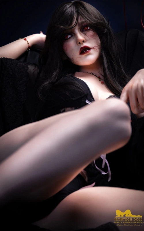 Vampirella, sedienta y CALIENTE • SiliconGirls