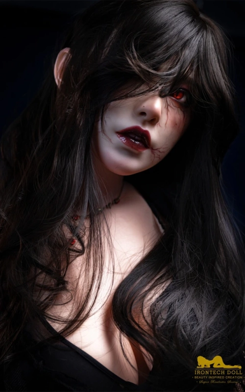 Vampirella, sedienta y CALIENTE • SiliconGirls