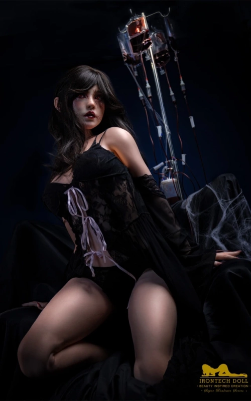 Vampirella, sedienta y CALIENTE • SiliconGirls