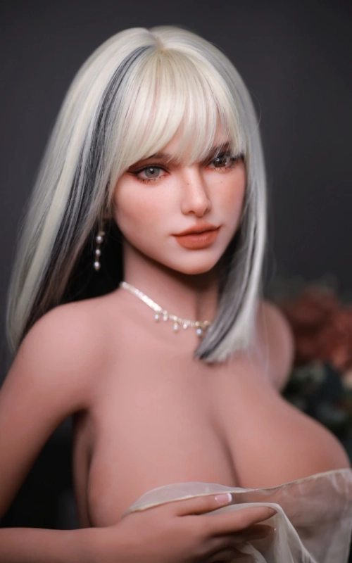 Tiana, tu novia lista para la acción • SiliconGirls