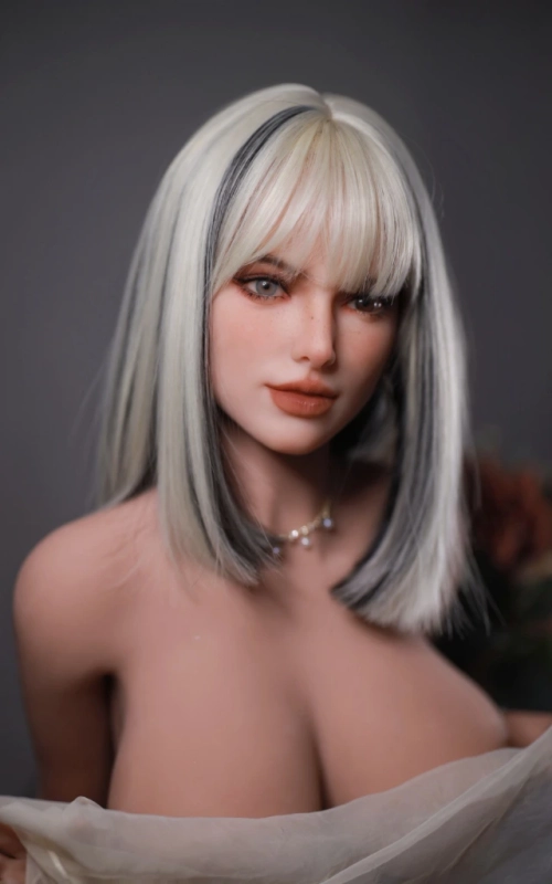 Tiana, tu novia lista para la acción • SiliconGirls