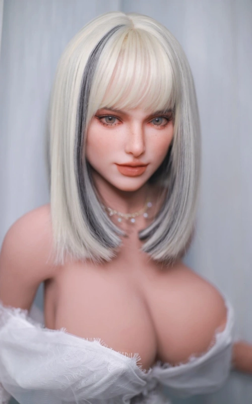 Tiana, tu novia lista para la acción • SiliconGirls