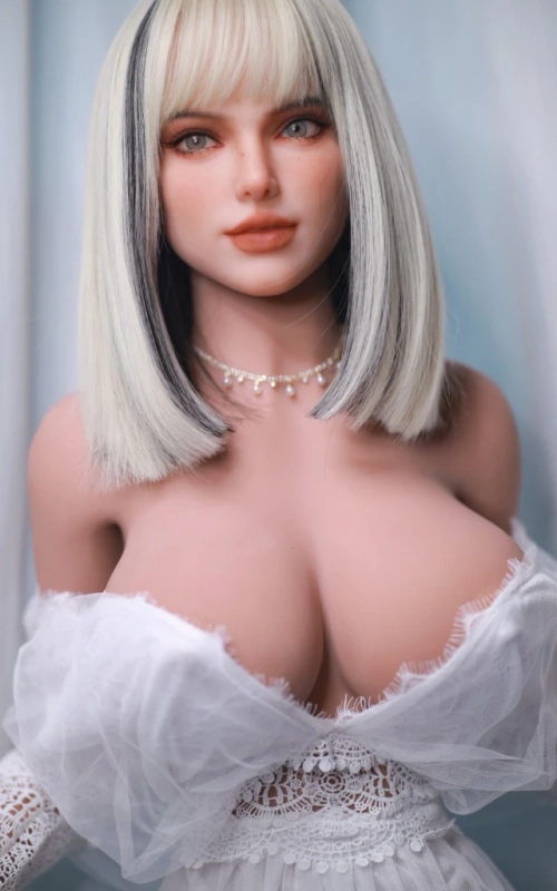 Tiana, tu novia lista para la acción • SiliconGirls