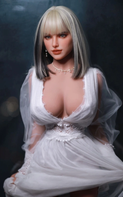 Tiana, tu novia lista para la acción • SiliconGirls