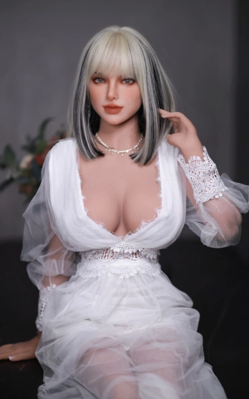 Tiana, tu novia lista para la acción • SiliconGirls