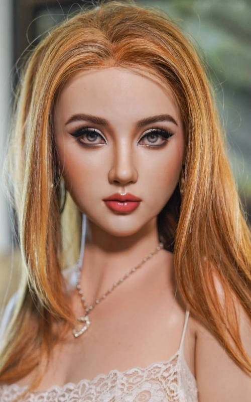 Mandie, uma jovem com grandes curvas • SiliconGirls