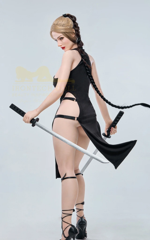 Tomoe, a assassina provocante Tomoe, a assassina provocante