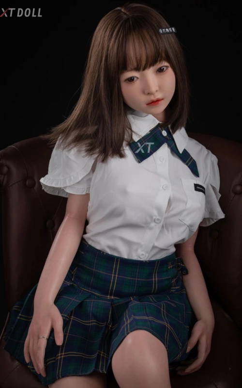 Lydia Nihon, joven e inocente • SiliconGirls