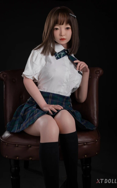 Lydia Nihon, joven e inocente • SiliconGirls