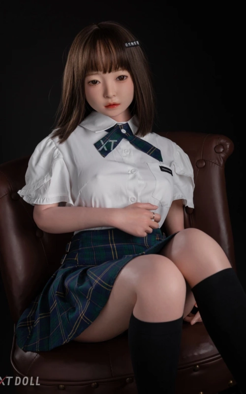 Lydia Nihon, joven e inocente • SiliconGirls