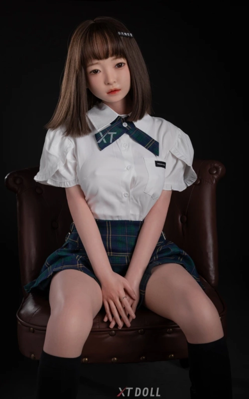 Lydia Nihon, joven e inocente • SiliconGirls