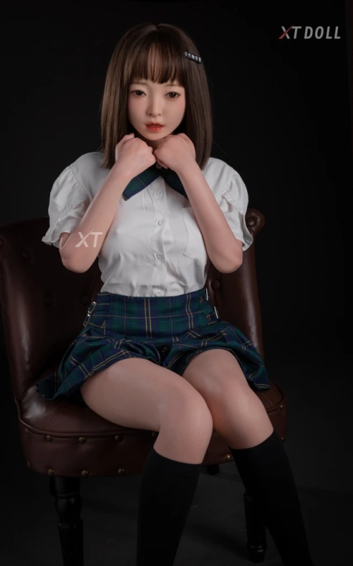 Lydia Nihon, joven e inocente • SiliconGirls