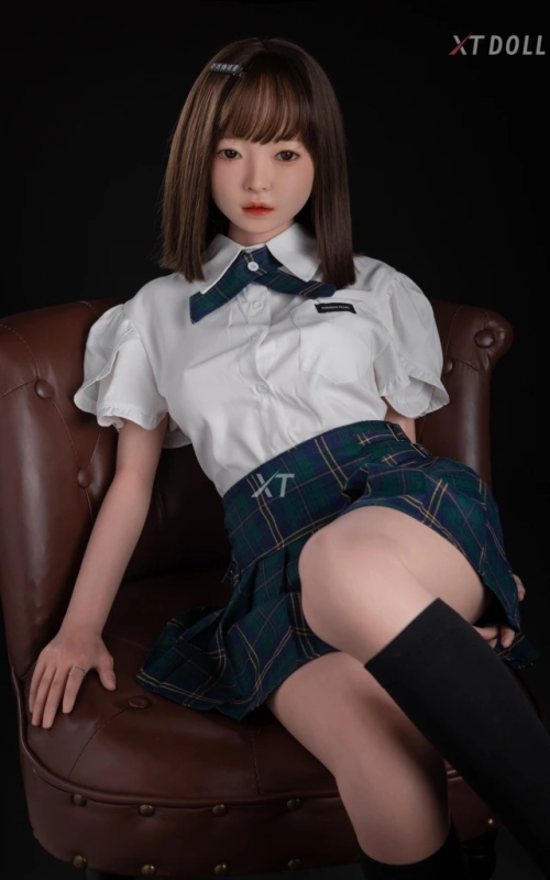 Lydia Nihon, joven e inocente • SiliconGirls
