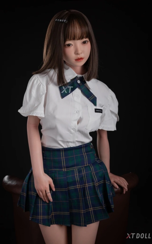 Lydia Nihon, joven e inocente • SiliconGirls