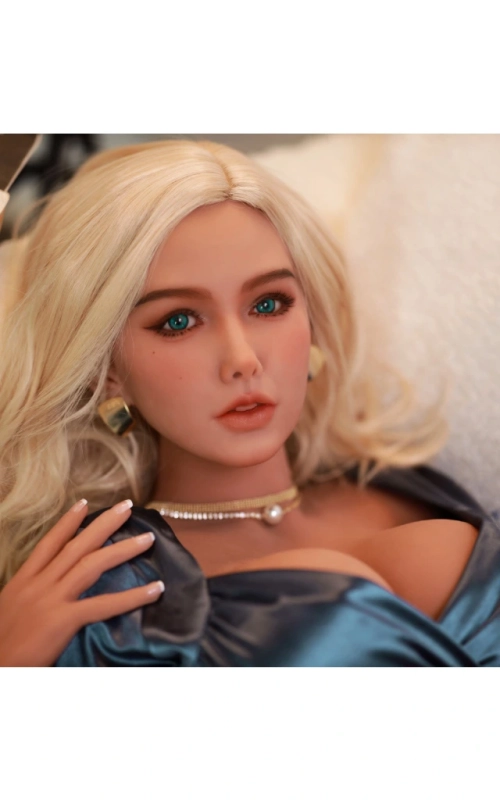 Eveni, tu compañera en el paraíso • SiliconGirls
