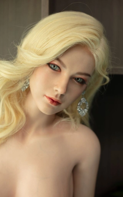 Lubby, una rubia ardiente y fogosa • SiliconGirls
