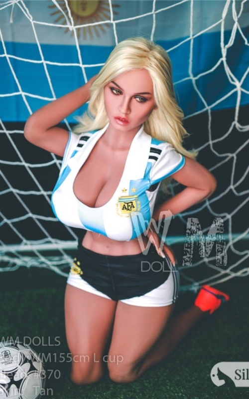 Serena, una chica con generosas curvas