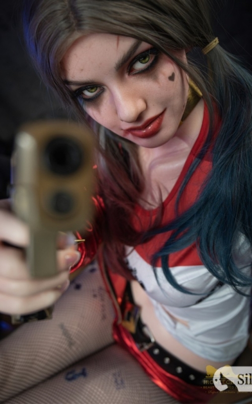 Harley, disposta e preparada para a ação Harley, disposta e preparada para a ação