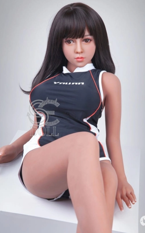 Layla, bien dotada y animada • SiliconGirls