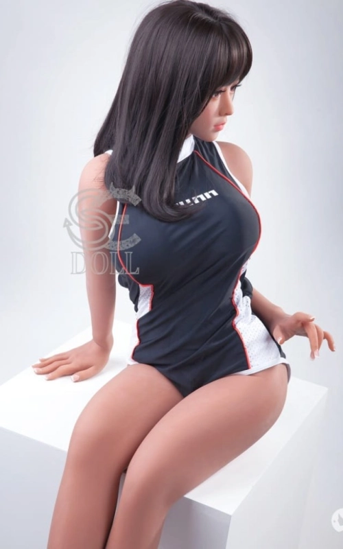 Layla, bien dotada y animada • SiliconGirls