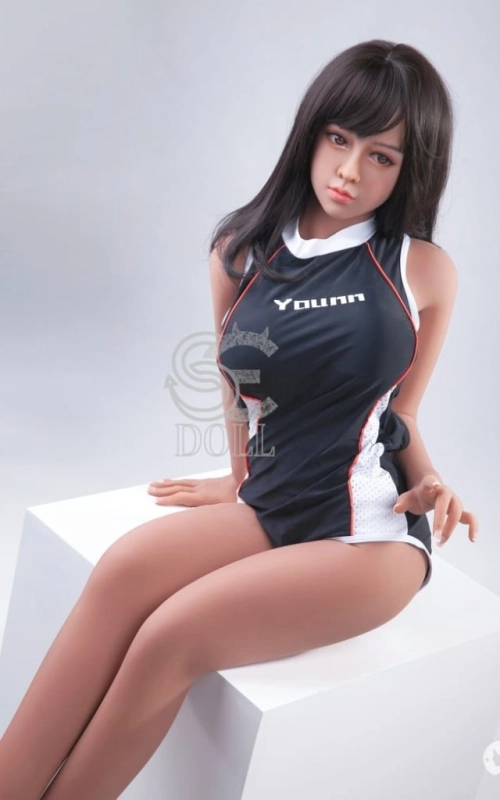 Layla, bien dotada y animada • SiliconGirls