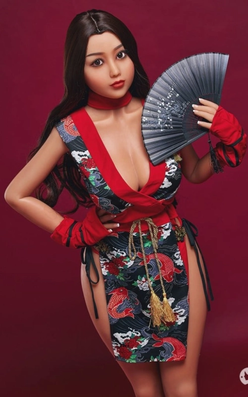 Saya, la Sex Doll curvy más exótica • SiliconGirls