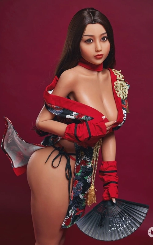 Saya, la Sex Doll curvy más exótica • SiliconGirls