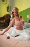 Pam, una rubia escultural • SiliconGirls