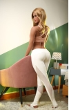 Pam, una rubia escultural • SiliconGirls
