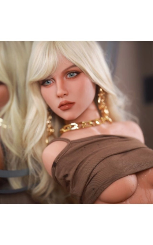 Torso Naye, la princesa de la casa • SiliconGirls
