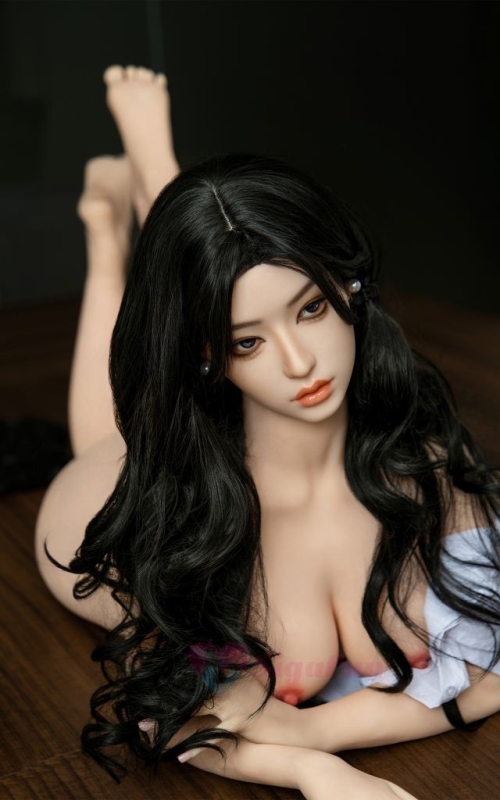 Reina, uma secretária muito excitante Reina, uma secretária muito excitante