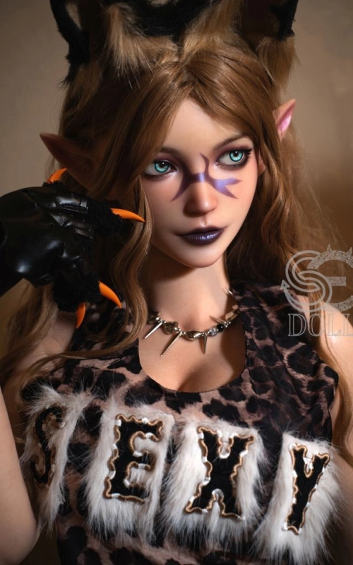 Aryanna, meio elfa, meio licantropa • SiliconGirls