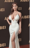Eleri, uma modelo de seios grandes • SiliconGirls