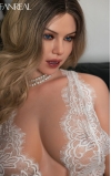 Torso Karlie, a sua loira explosiva • SiliconGirls