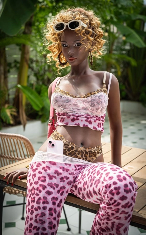 Sakiyah, uma beleza banhada em chocolate • SiliconGirls