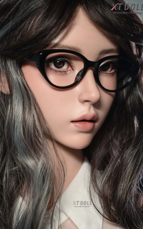 Lucy, sua namorada exuberante e leal • SiliconGirls