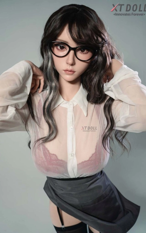 Lucy, sua namorada exuberante e leal • SiliconGirls
