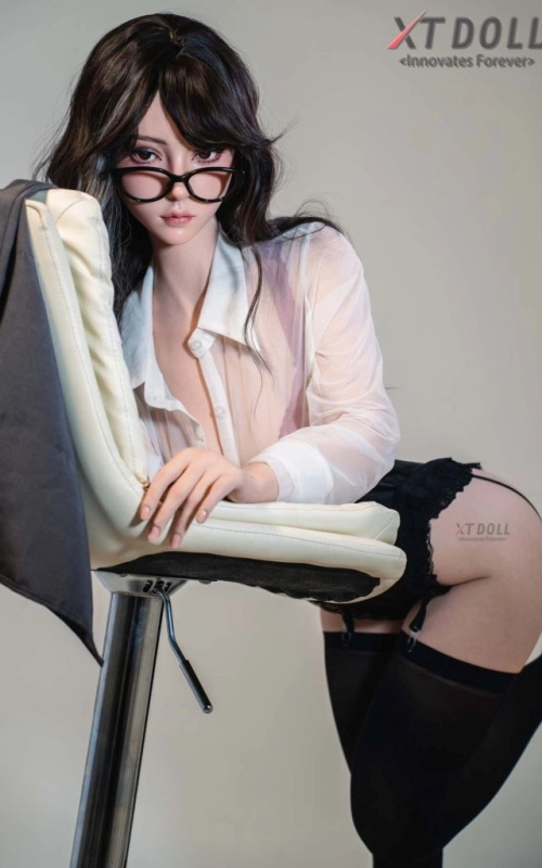 Lucy, sua namorada exuberante e leal • SiliconGirls