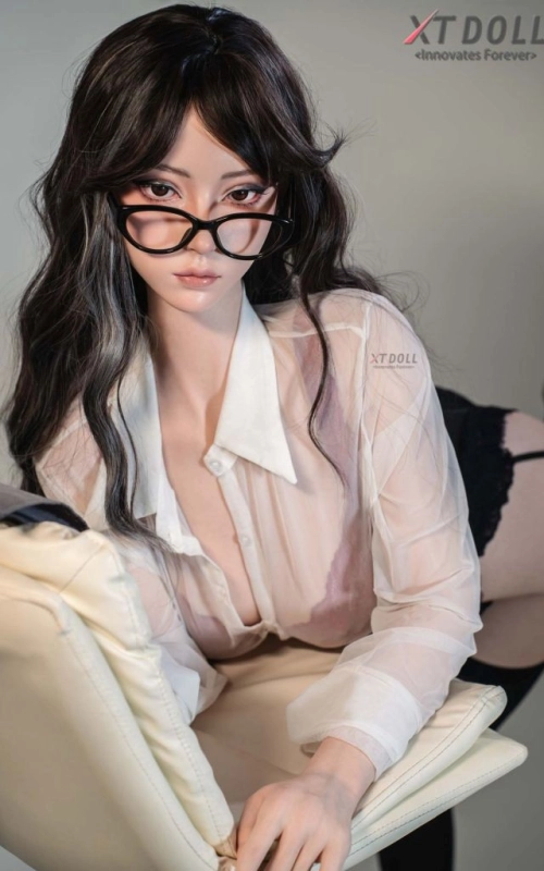 Lucy, sua namorada exuberante e leal • SiliconGirls