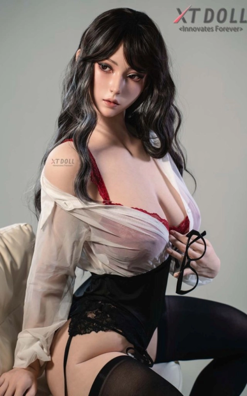 Lucy, sua namorada exuberante e leal • SiliconGirls