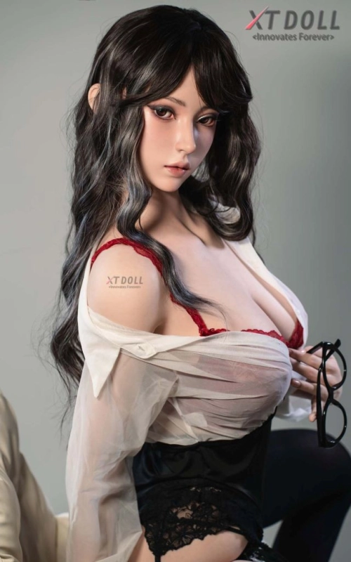Lucy, sua namorada exuberante e leal • SiliconGirls