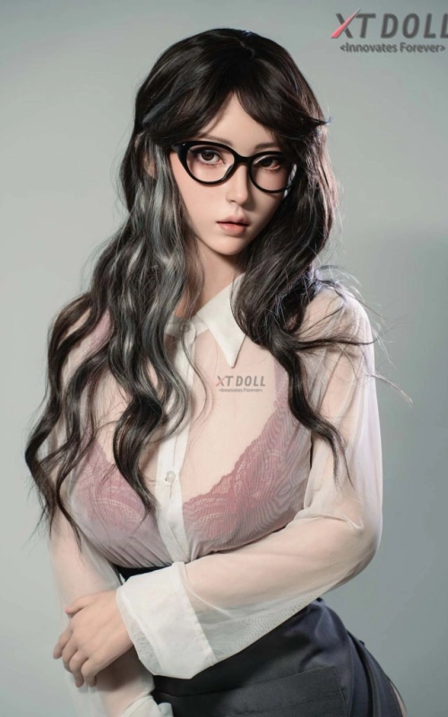 Lucy, sua namorada exuberante e leal • SiliconGirls