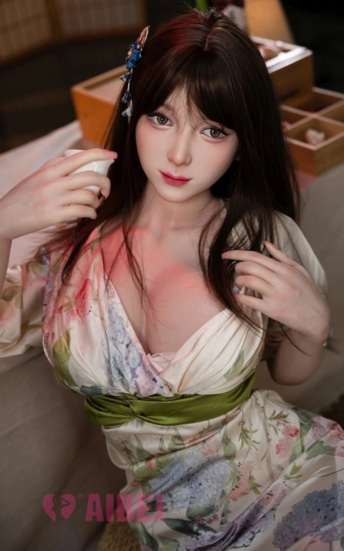 Rika, tu "meido" servicial • SiliconGirls