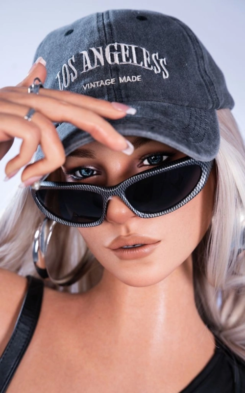 Alessia, a tua namorada glamorosa • SiliconGirls