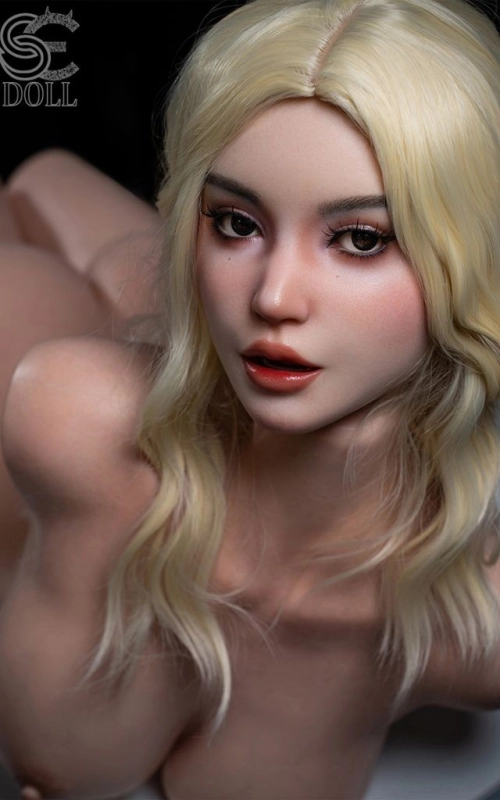 Isla, uma loira muito sensual e prestável • SiliconGirls