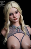 Isla, uma loira muito sensual e prestável • SiliconGirls