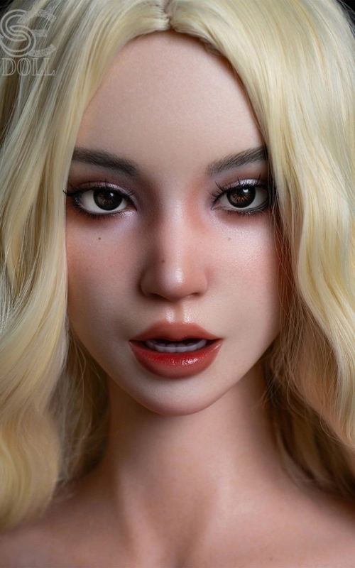 Isla, uma loira muito sensual e prestável • SiliconGirls