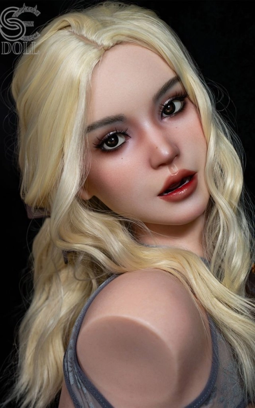 Isla, uma loira muito sensual e prestável • SiliconGirls